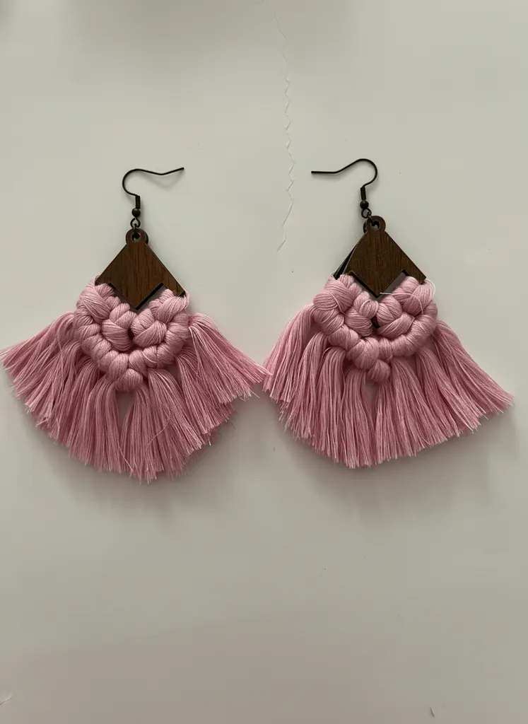 Pembe Makrome Küpe - Ahşap Detaylı, Bohem Tarzı, El Yapımı