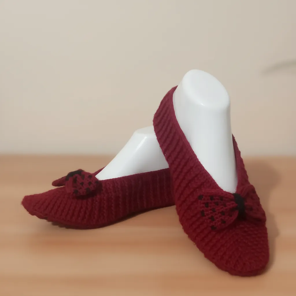 Bordo Renkli Fiyonk Detaylı Örgü Babet Patik - El Emeği