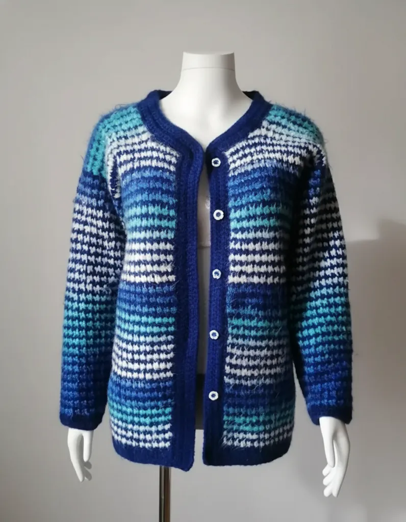 Mavi Tonlarında Çizgili Tiftik İplikten Örme Nazar Boncuğu Detaylı Hırka