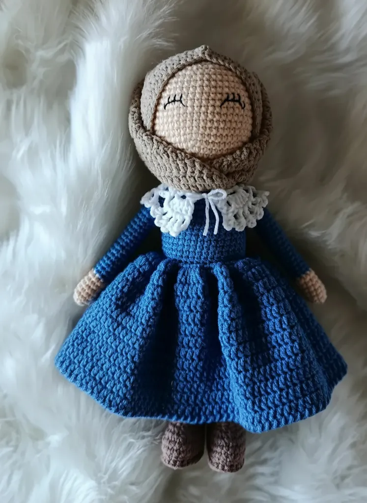 Mavi El Örgüsü Amigurumi Tesettürlü Bebek Oyuncak (25cm)