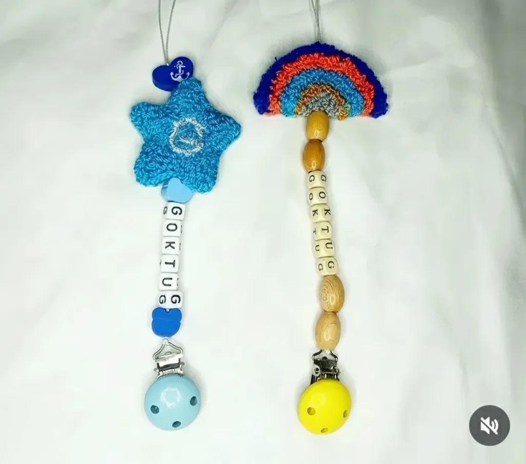 Mavi Yıldız ve Gökkuşağı Model Punch İşi Emzik Askısı - El Yapımı