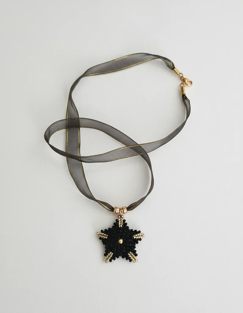 Siyah Yıldız Miyuki Boncuk Kolye - Gold Detaylı Kurdele ile El İşçiliği