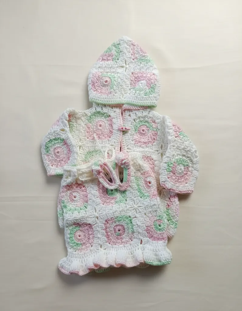 Örgü Bebek Hırka Etek Takımı - Kapşonlu, Motifli, Pamuk İplik, El Emeği