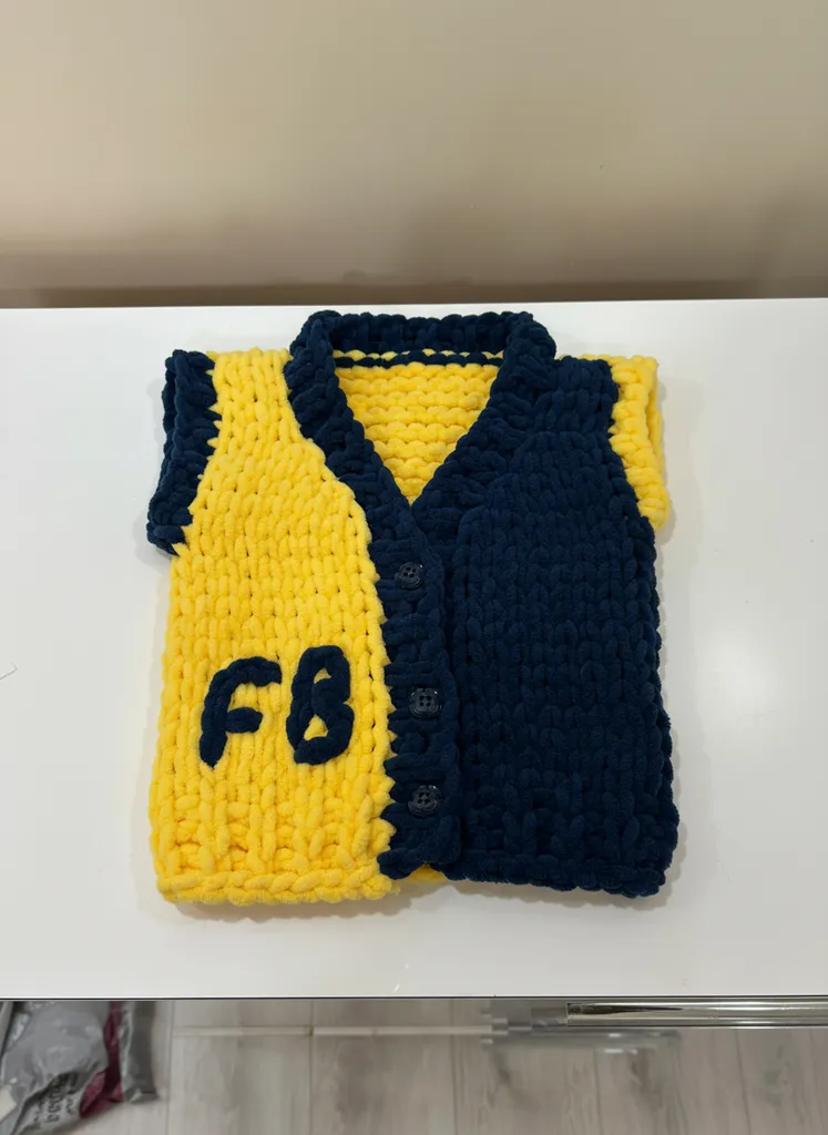 Sarı Lacivert Örgü Bebek Taraftar Yeleği - El Emeği Hediyelik