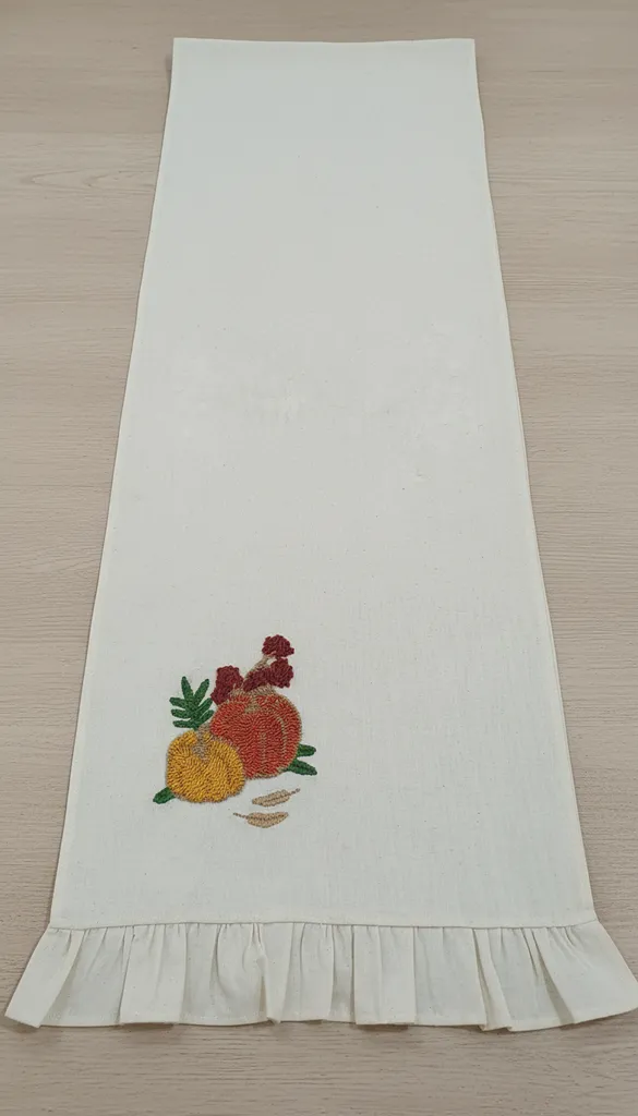 Punch İşlemeli Keten Runner - Balkabağı Desenli ve Fırfırlı Kenar