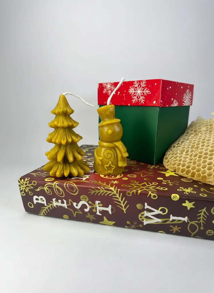 Doğal Balmumu Mum Yılbaşı Hediye Kutusu - Apicraft (Çam Ağacı & Kar Adam)