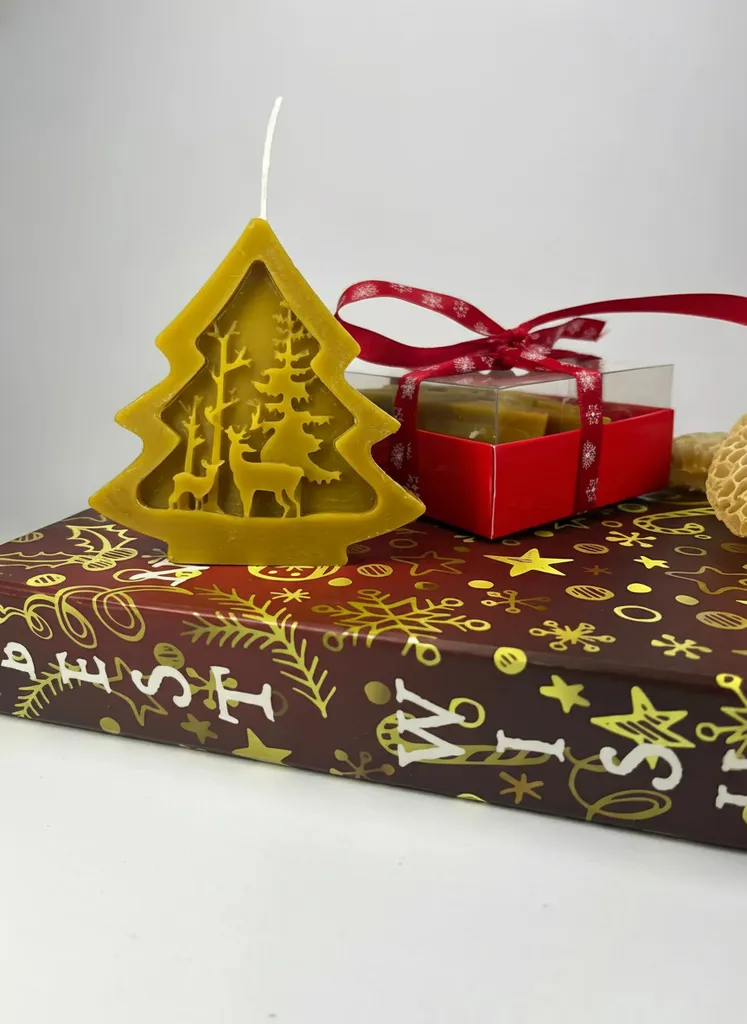 Doğal Balmumu Mum Yılbaşı Hediye Kutusu - Apicraft (Geyikli Çam Ağacı)