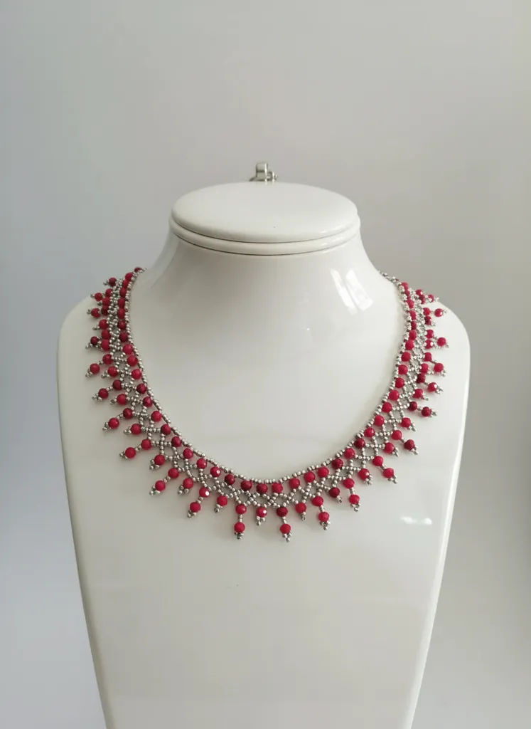 Kırmızı Kristal ve Gümüş Kum Boncuklu Tasarım Kolye - El Yapımı