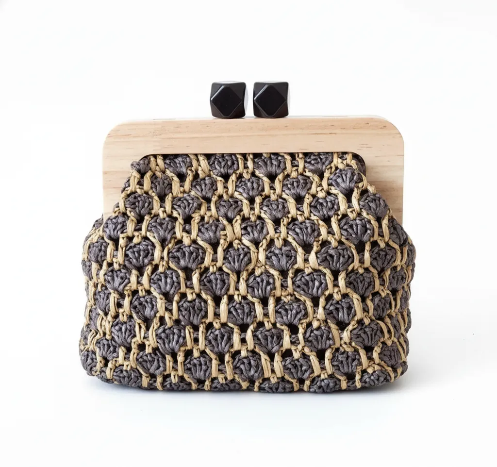 Ahşap Burslu Çift Renkli Yıkanabilir El Örgüsü Rafya Çanta