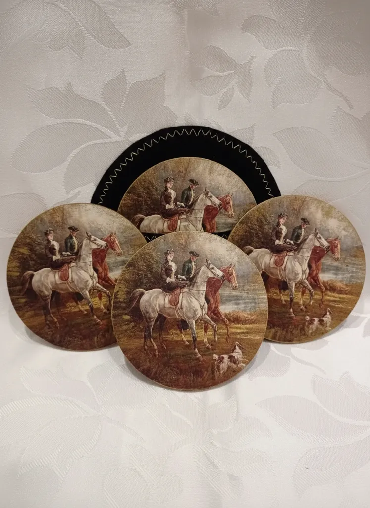 At ve Binici Desenli Ahşap Bardak Altlığı Seti - 4'lü, El Yapımı