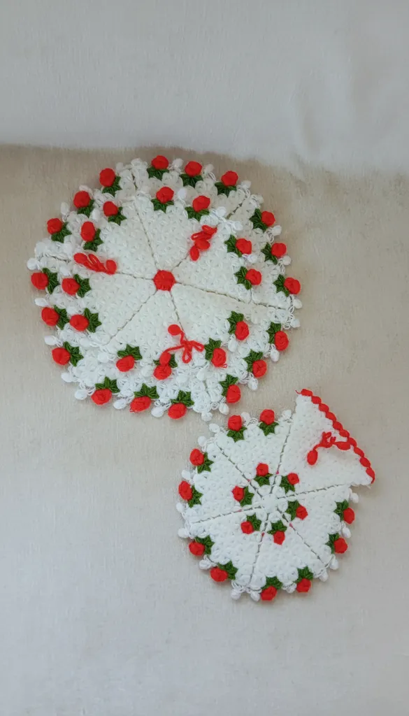 Kırmızı Gül Detaylı Beyaz Örgü Lif Seti - İkili Banyo Lifi