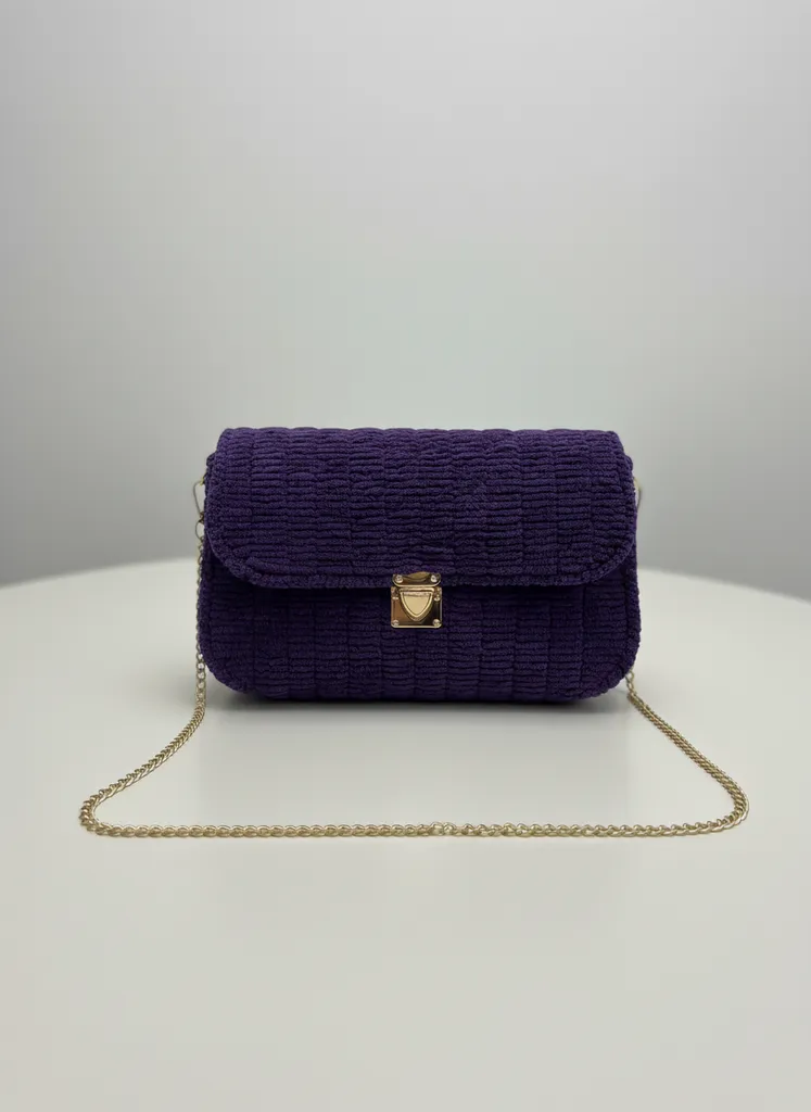 Mor Peluş Omuz Çantası - Altın Rengi Zincir Askılı Şık Tasarım