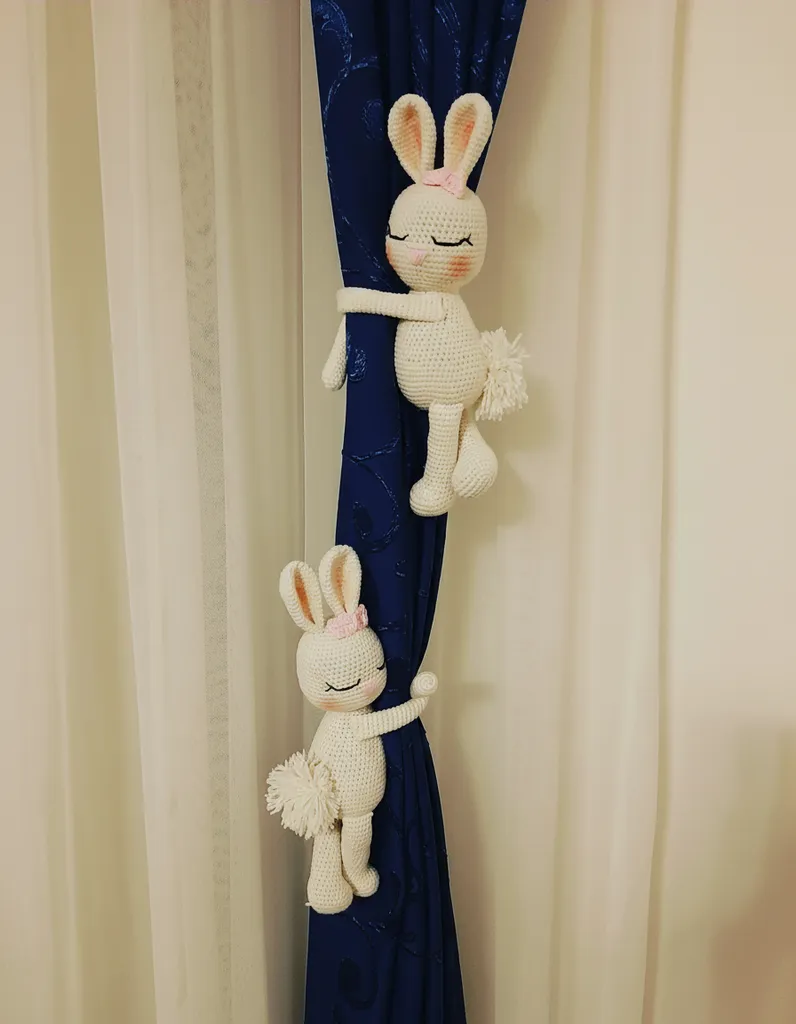 Örgü Tavşan Perde Tutucu - Pamuk İpten, Krem Renkli, El Yapımı