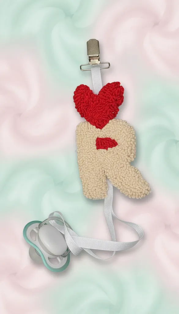 Krem Renkli Harfli Emzik Askısı - Özel Tasarım Bebek Emzik Zinciri