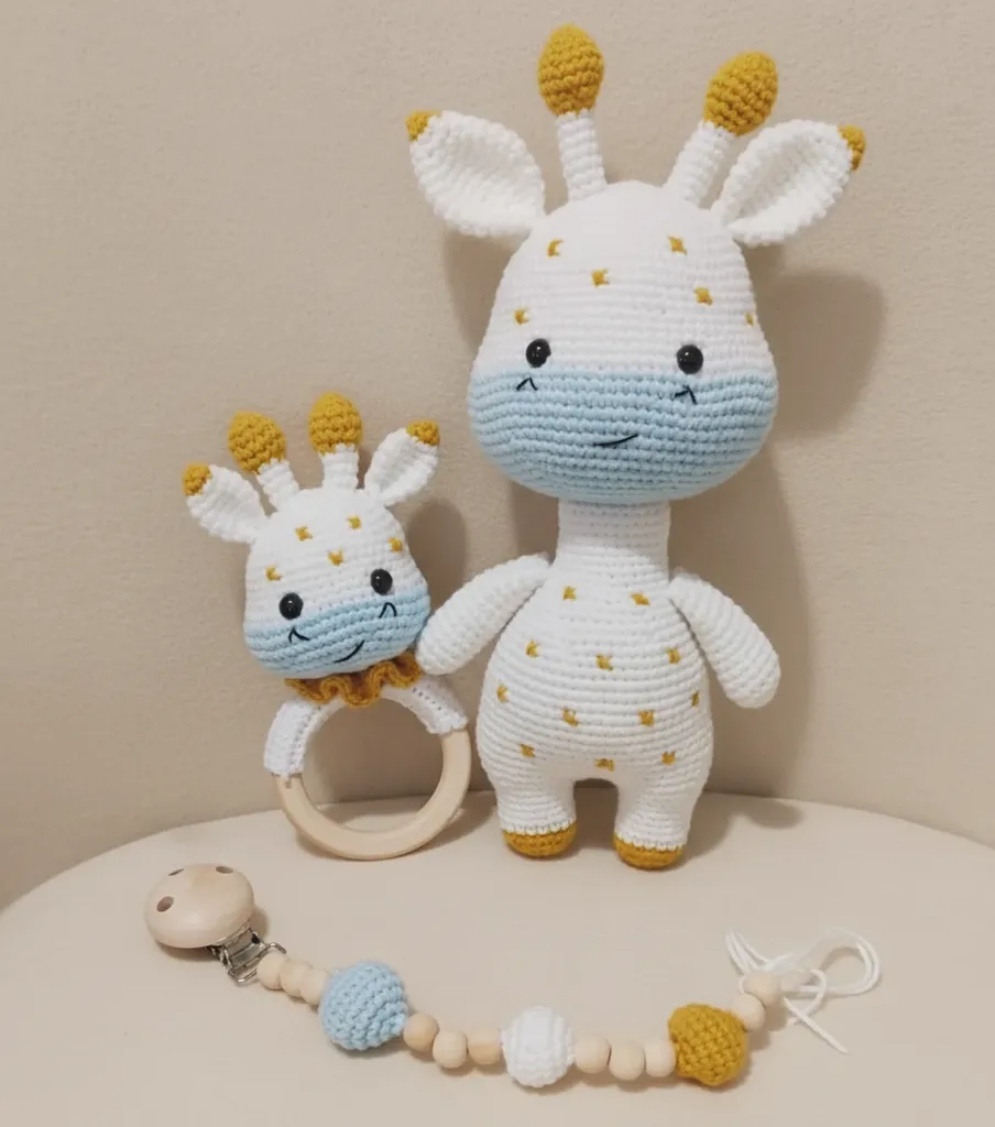 Amigurumi Zürafa Oyuncak Seti - El Örgüsü Bebek Çıngırak ve Emzik Zinciri