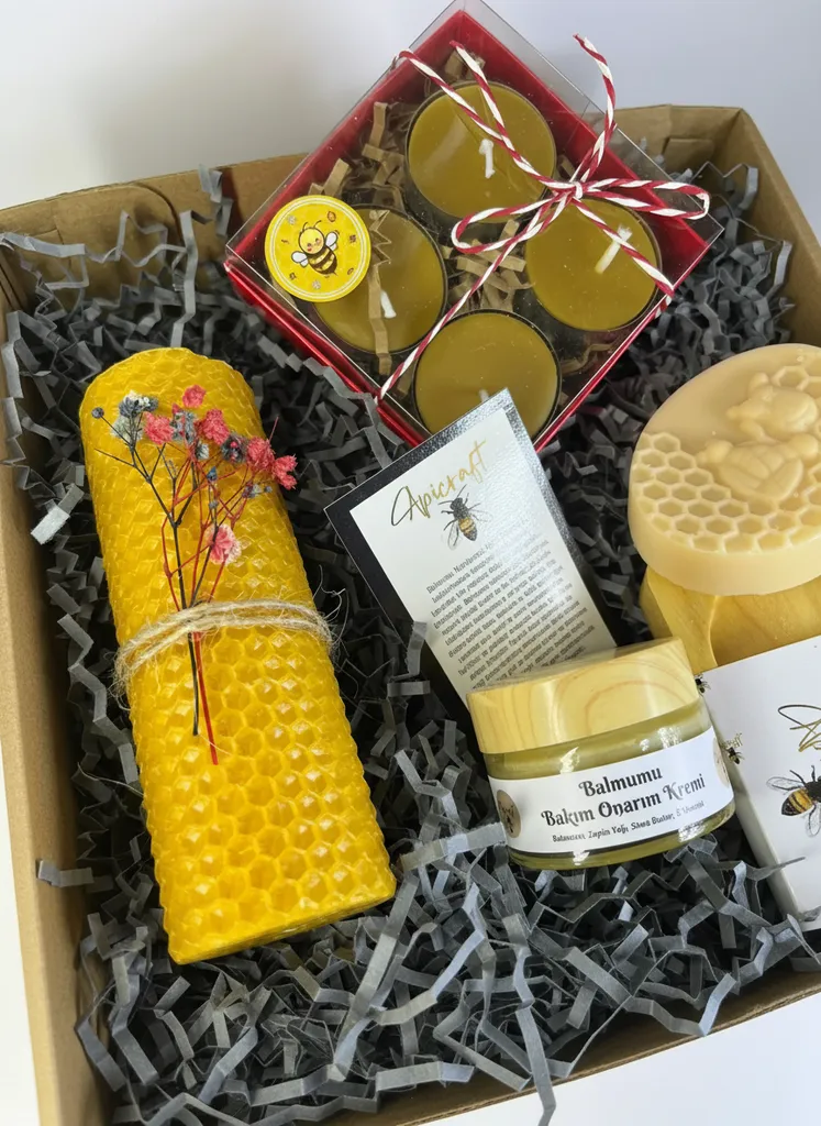 Balmumu Mum & Ballı Sabun & Balmumu Bakım Kremi Hediye Kutusu - Apicraft