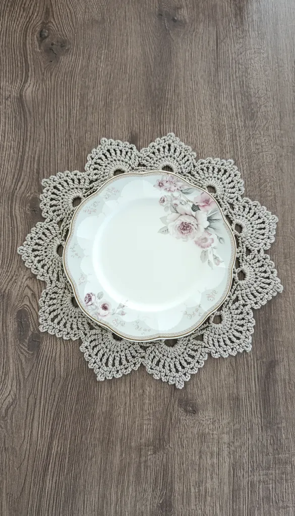 Krem Rengi Yuvarlak Örgü Servis Sunum Supla 1adet fiyatıdır.- El Emeği