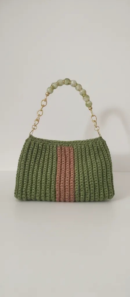 Yeşil Makrome Örgü Çanta - Boncuk ve Zincir Saplı, Şık Tasarım