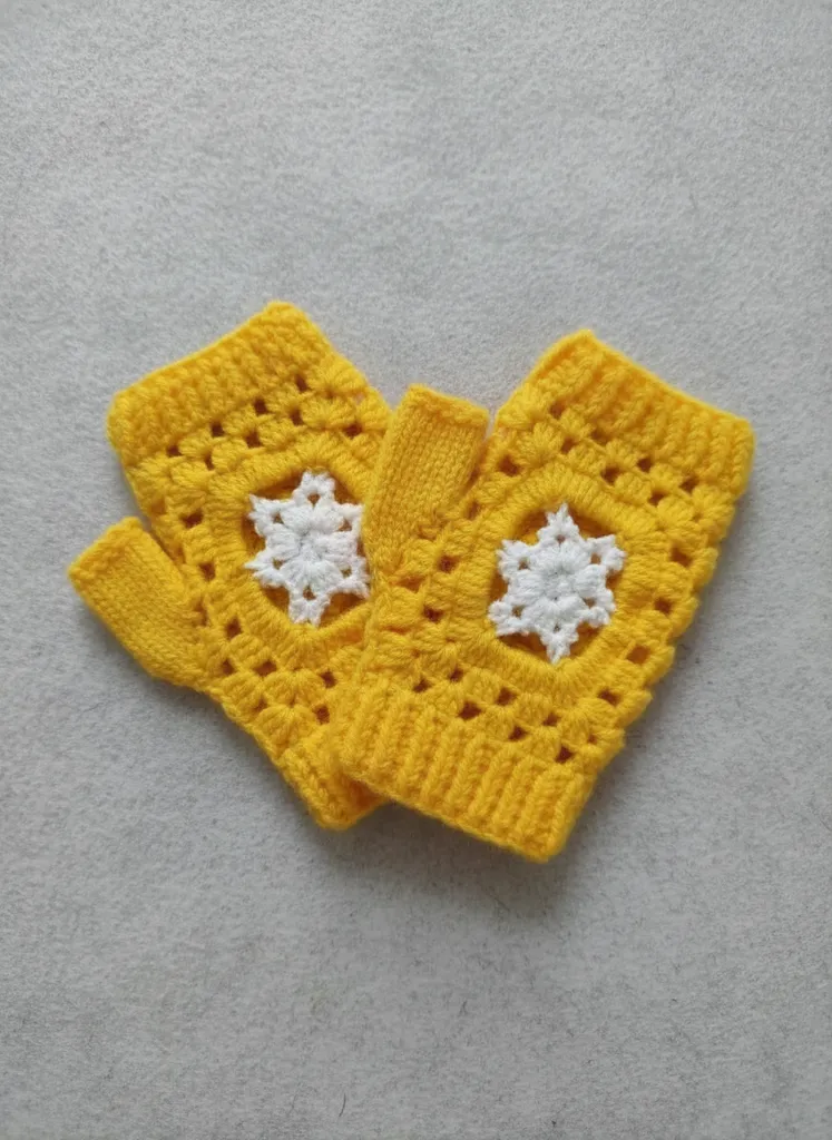Sarı Renkli Kar Tanesi Motifli Örgü Eldiven - El Örgüsü