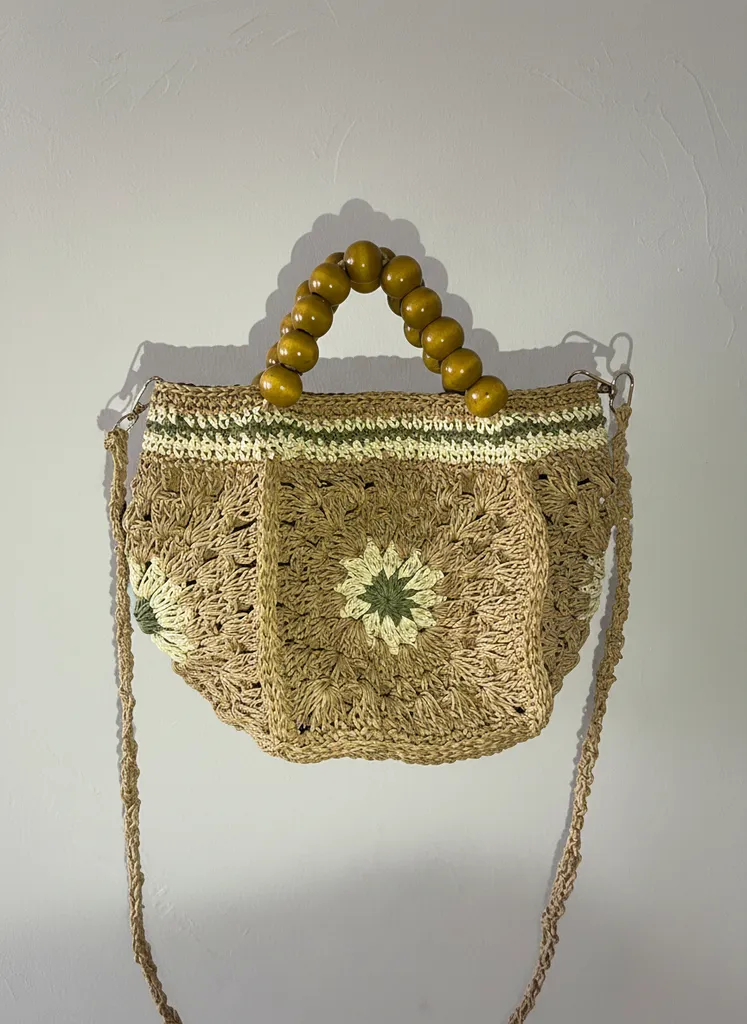 Ahşap Boncuk Saplı Örme Hasır Çanta - Bej ve Yeşil Detaylı