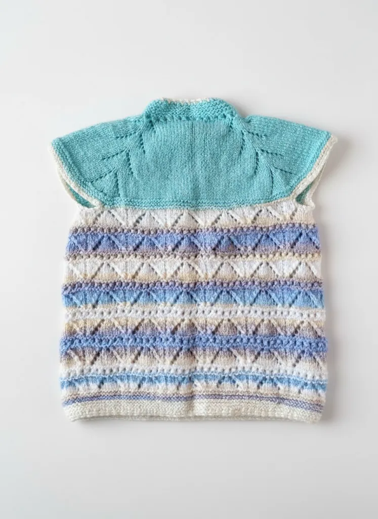 Örgü Desenli Yenidoğan Bebek Yeleği - Mavi ve Beyaz Renklerde