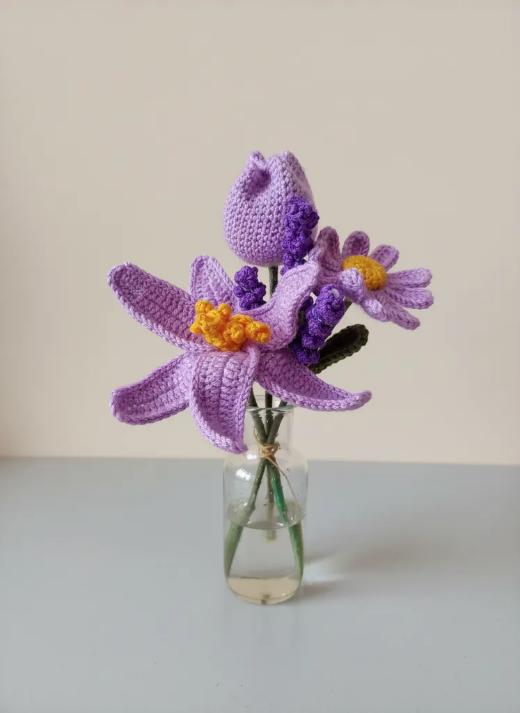 Örgüsü Lila Renkli Çiçek Buketi - Dekoratif Amigurumi Çiçekler - El