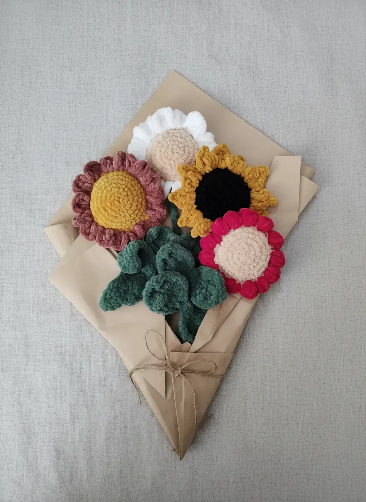 Renkli Kadife İpten Örülmüş Çiçek Buketi - El Emeği Hediye