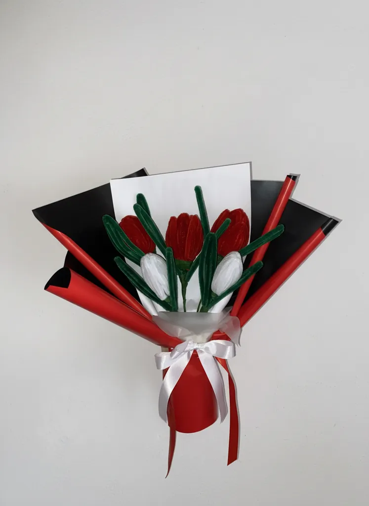 Şönil Lale Buketi - Kırmızı ve Beyaz Renkli Dekoratif El Yapımı
