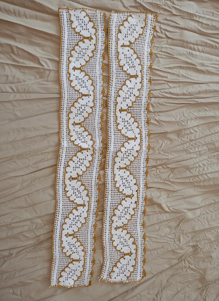 Hand knitted lace towel edge