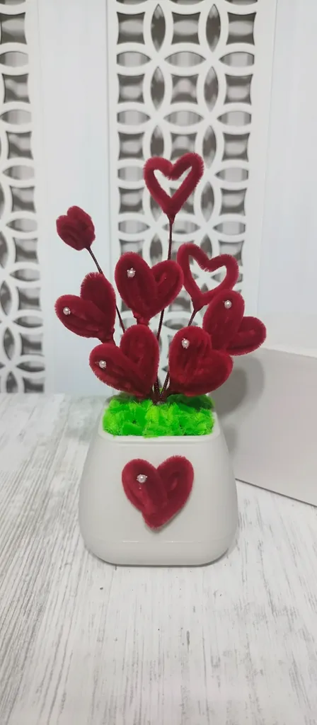 Şönil Kalp Aranjmanı - Saksıda Dekoratif Mini Kalp Buketi