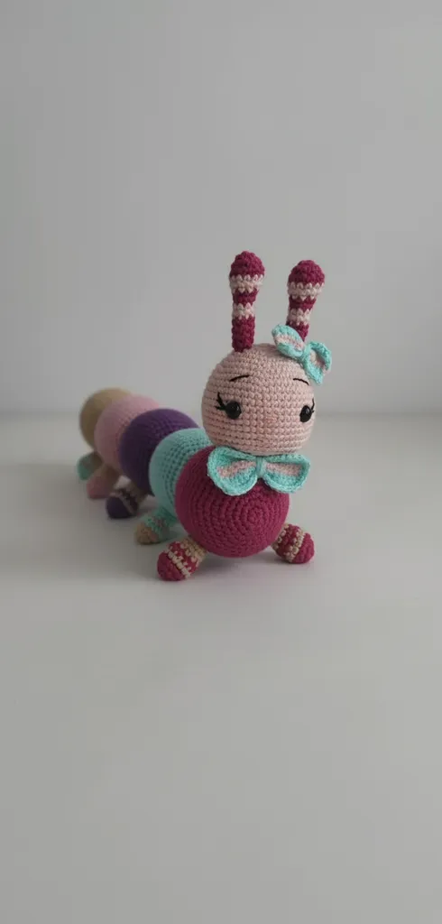 Amigurumi Örgü Tırtıl Oyuncak - Renkli, Sevimli ve El Yapımı