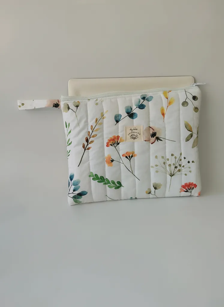 Çiçek Desenli Kapitone Portföy Çanta - Tablet, Laptop, Kitap Taşımaya Uygun