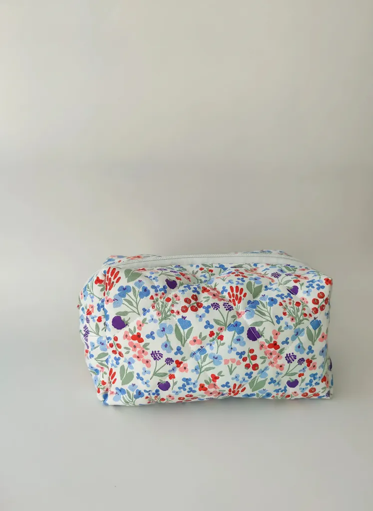 Çiçek Desenli Kapitone Makyaj Çantası - Çok Amaçlı Organizer