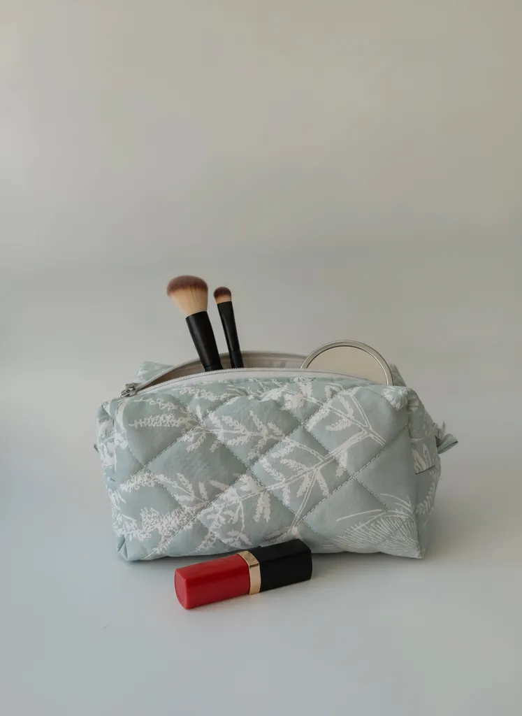 Kapitoneli Mavi Yaprak Desenli Makyaj Çantası - Bohem Organizer