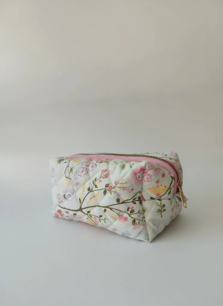 Çiçek Desenli Kapitone Makyaj Çantası - Bohem Tarz Organizer