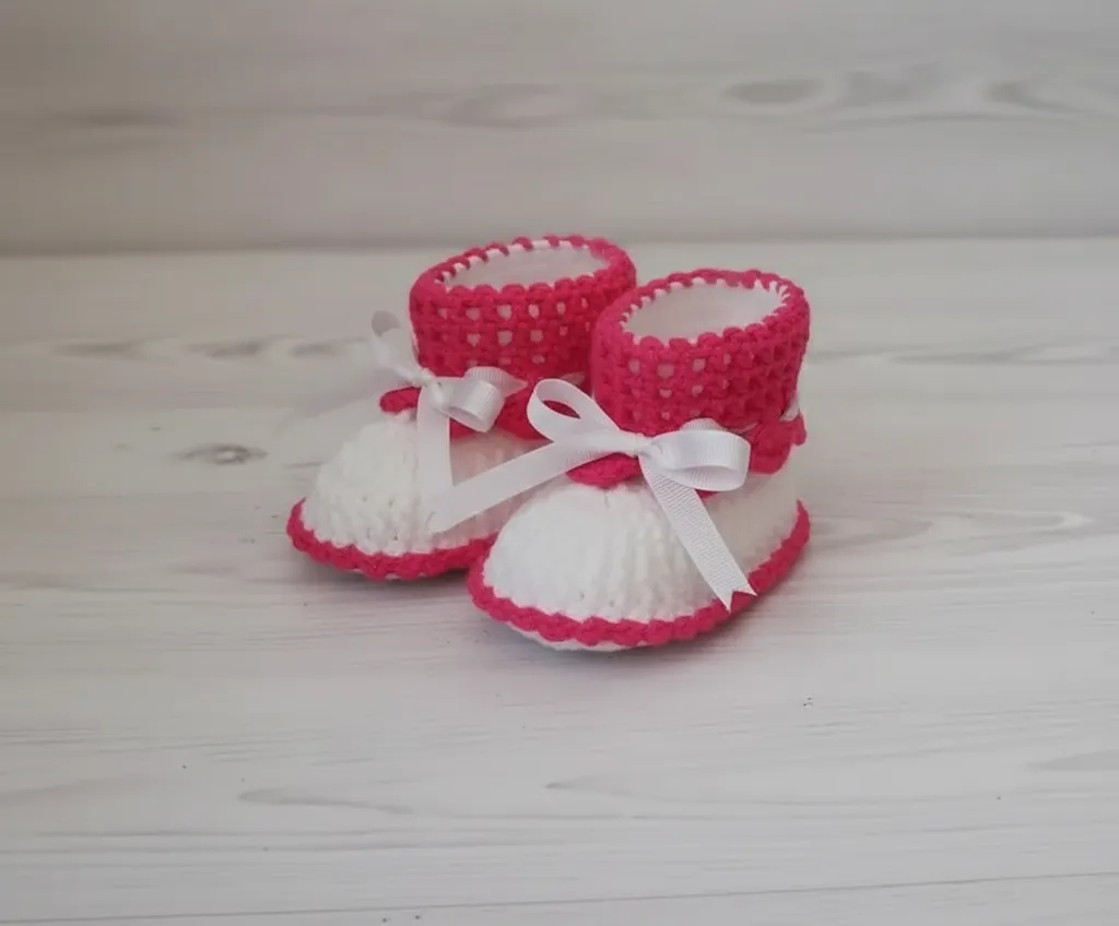 Pembe Beyaz Örgü Bebek Patiği - Pamuklu, Kurdeleli, El Emeği