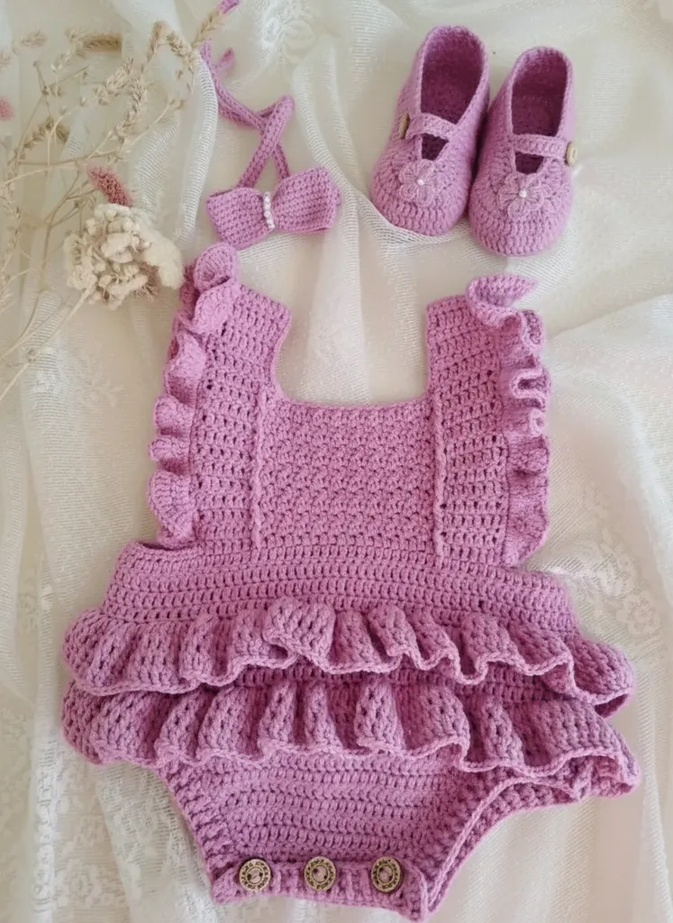 Lila Fırfırlı Örgü Bebek Tulum Seti - El Emeği Bebek Giyim