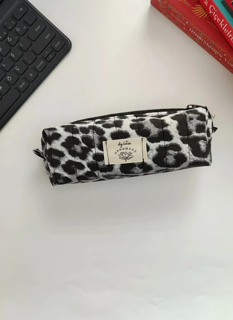 Leopar Desenli Poplin Kumaş Kalemlik/Fırça Çantası - El Yapımı