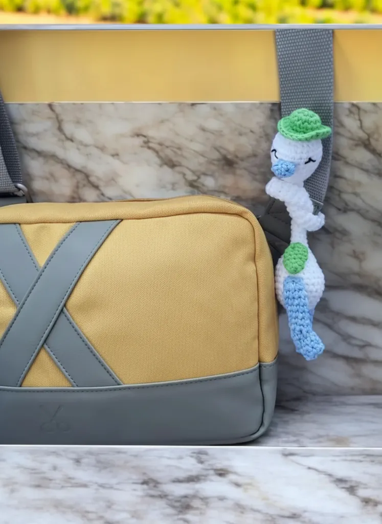 El Örgüsü Amigurumi Yeşil Şapkalı Ördek Çanta Aksesuarı ve Anahtarlık