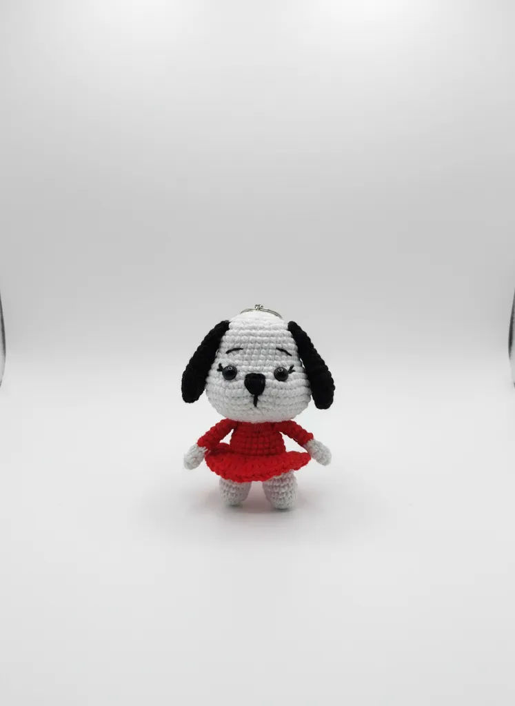 Örgü Köpek Anahtarlık - Kırmızı Elbiseli, Pamuk İpliği El Emeği