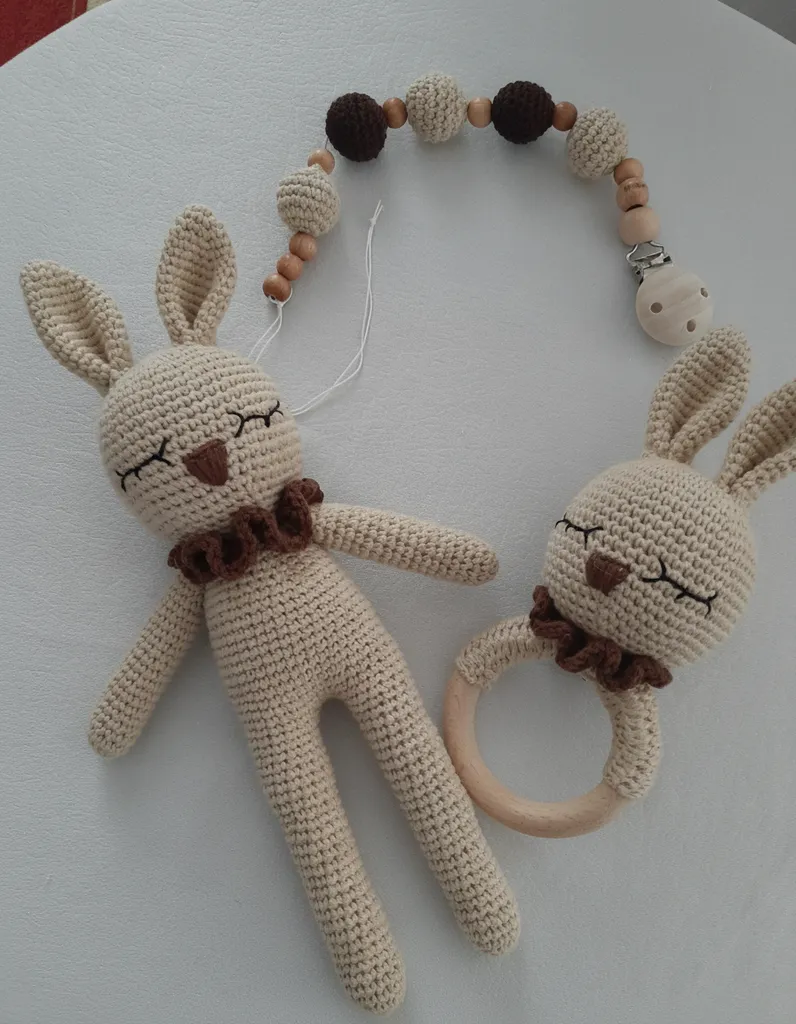 Örgü Oyuncak Tavşan Bebek Uyku Arkadaşı ve Ahşap Diş Kaşıyıcı