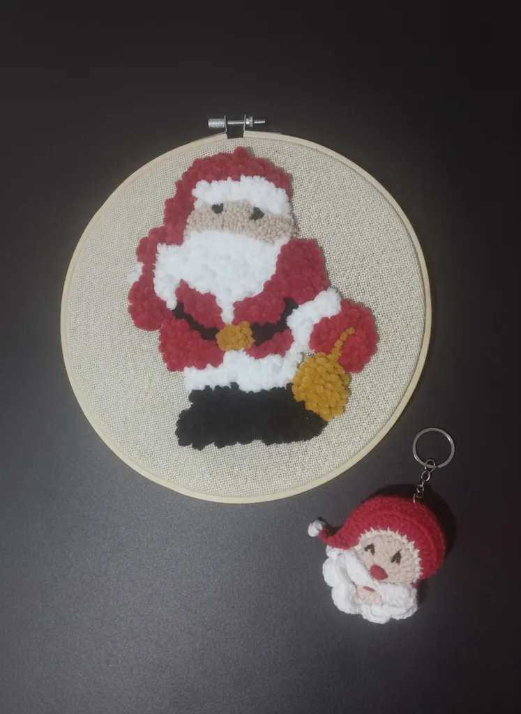 Punch İşlemeli Noel Baba Duvar Panosu ve Anahtarlık Seti