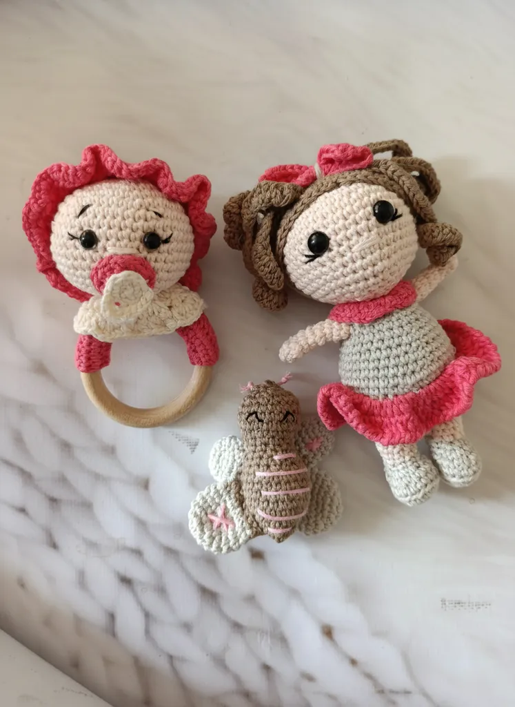 Örgü Bebek Oyuncakları - Amigurumi Bebek, Arı ve Çıngırak Seti