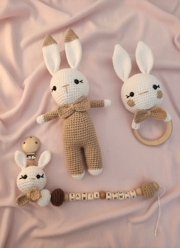 Amigurumi Tavşan Oyuncak ve Emzik Zinciri Set - El Örmesi