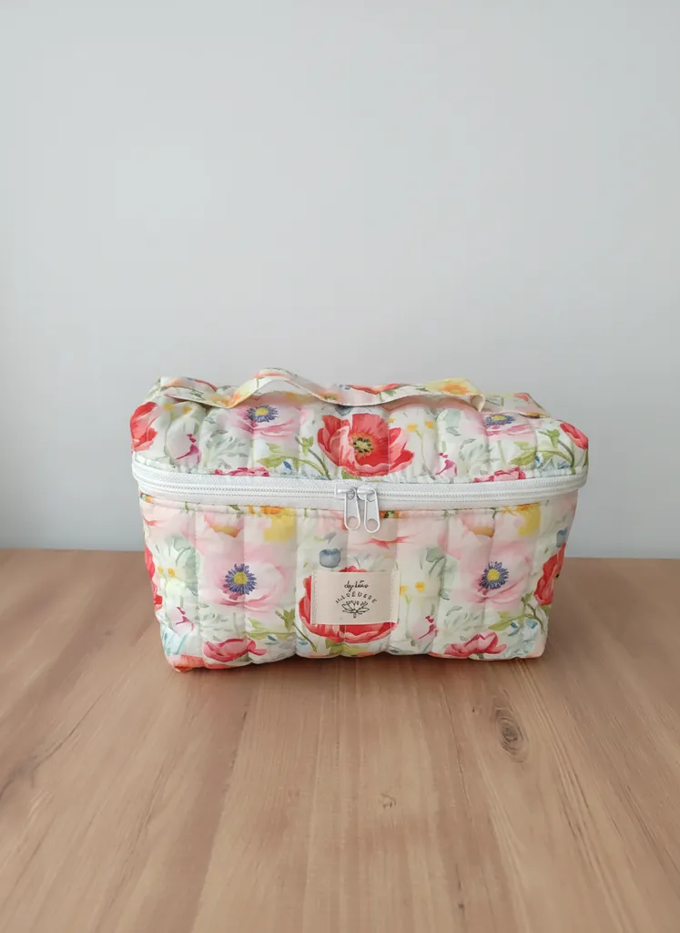 Çiçek Desenli Kapitoneli Makyaj ve Seyahat Organizer Çantası