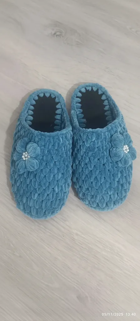 Mavi Renkli Çiçek Detaylı Kadın Ev Terliği - El Örgüsü