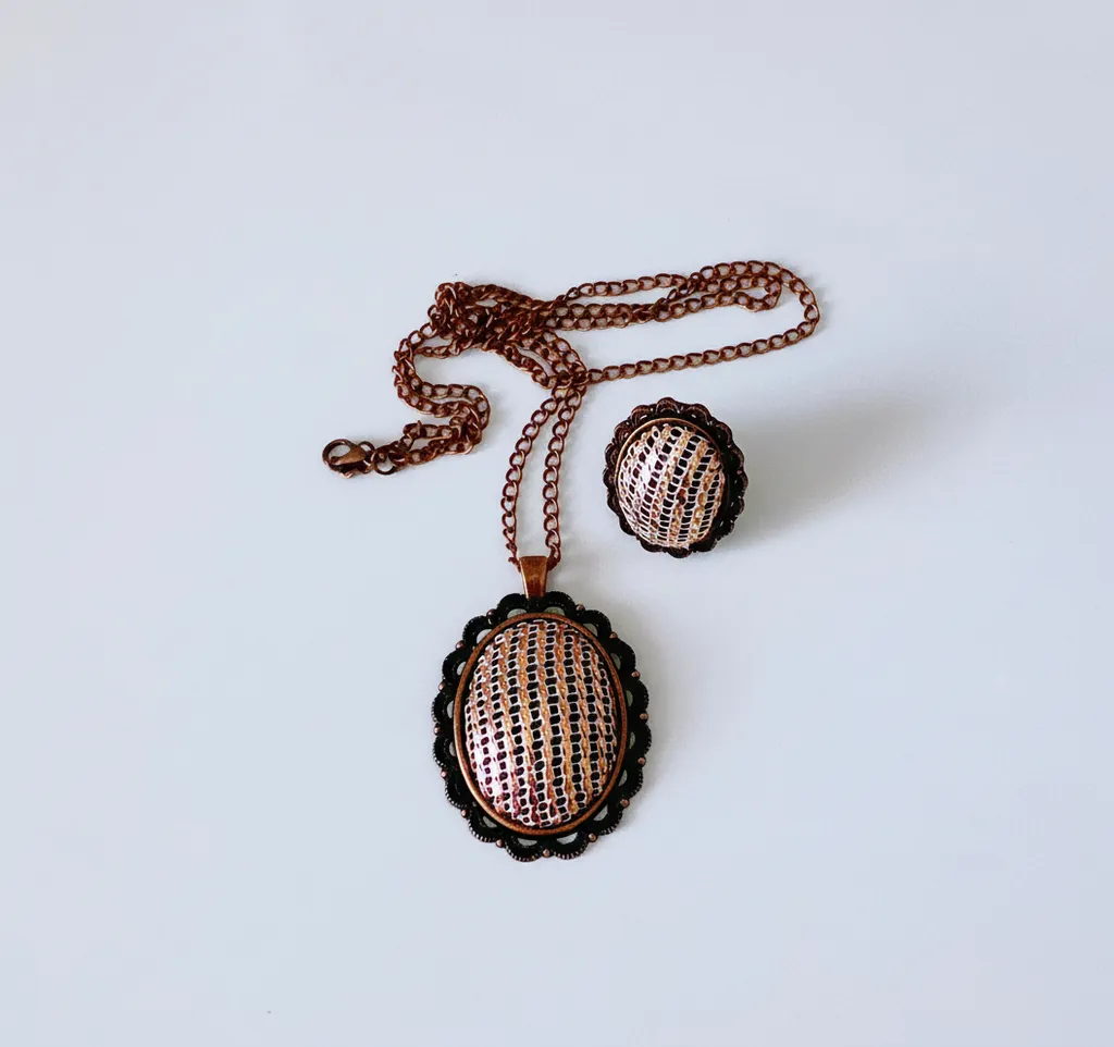 Bakırın Göz Alıcı Enerjisi ile İşlenmiş Tel Kırma Kolye Seti 