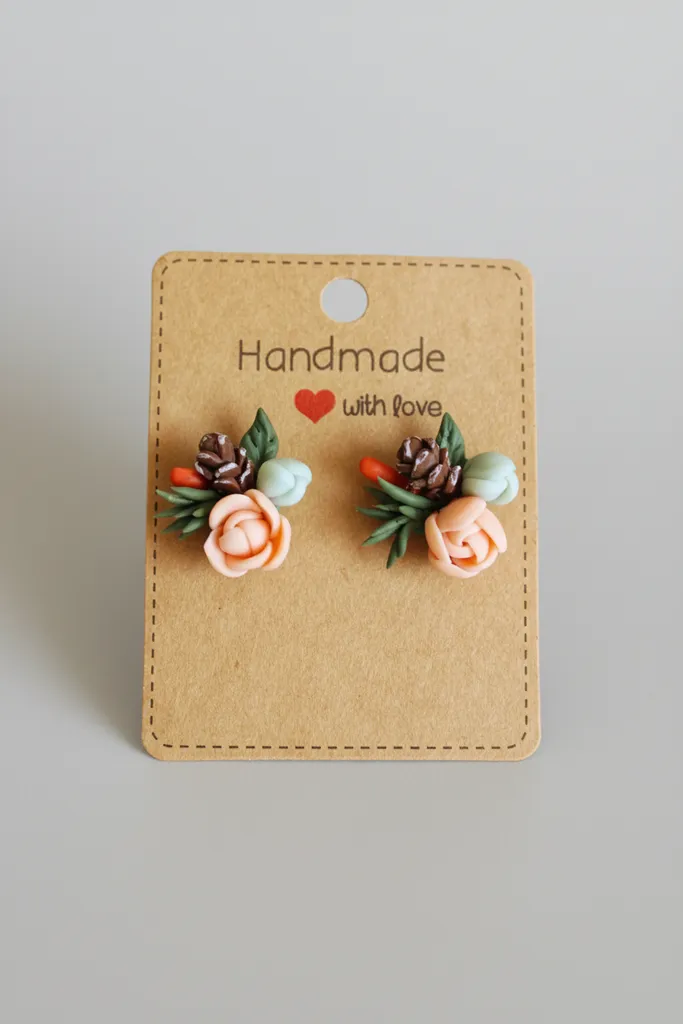 Yılbaşı Temalı Çiçek ve Kozalak Detaylı Küpe - El Yapımı