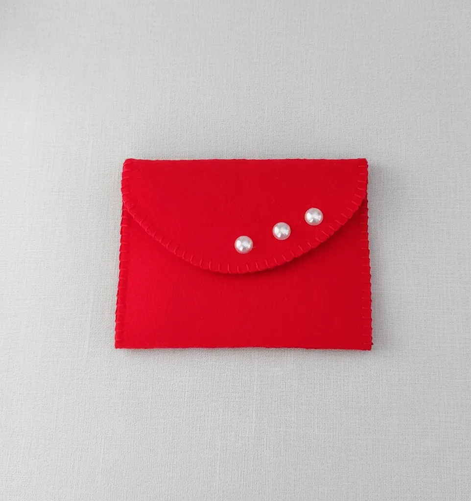 Kırmızı Keçe İncili Mıknatıslı Para Kesesi - El Yapımı Hediye