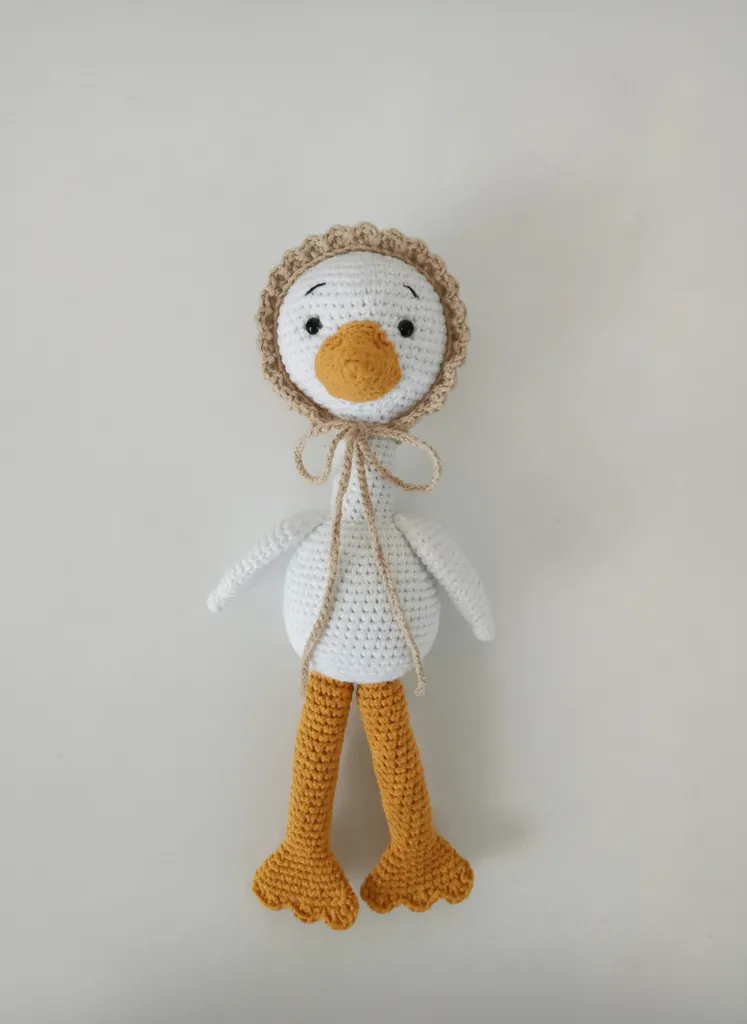 Şapkalı Amigurumi Mini Kaz Bebek Oyuncak - El Emeği Örgü